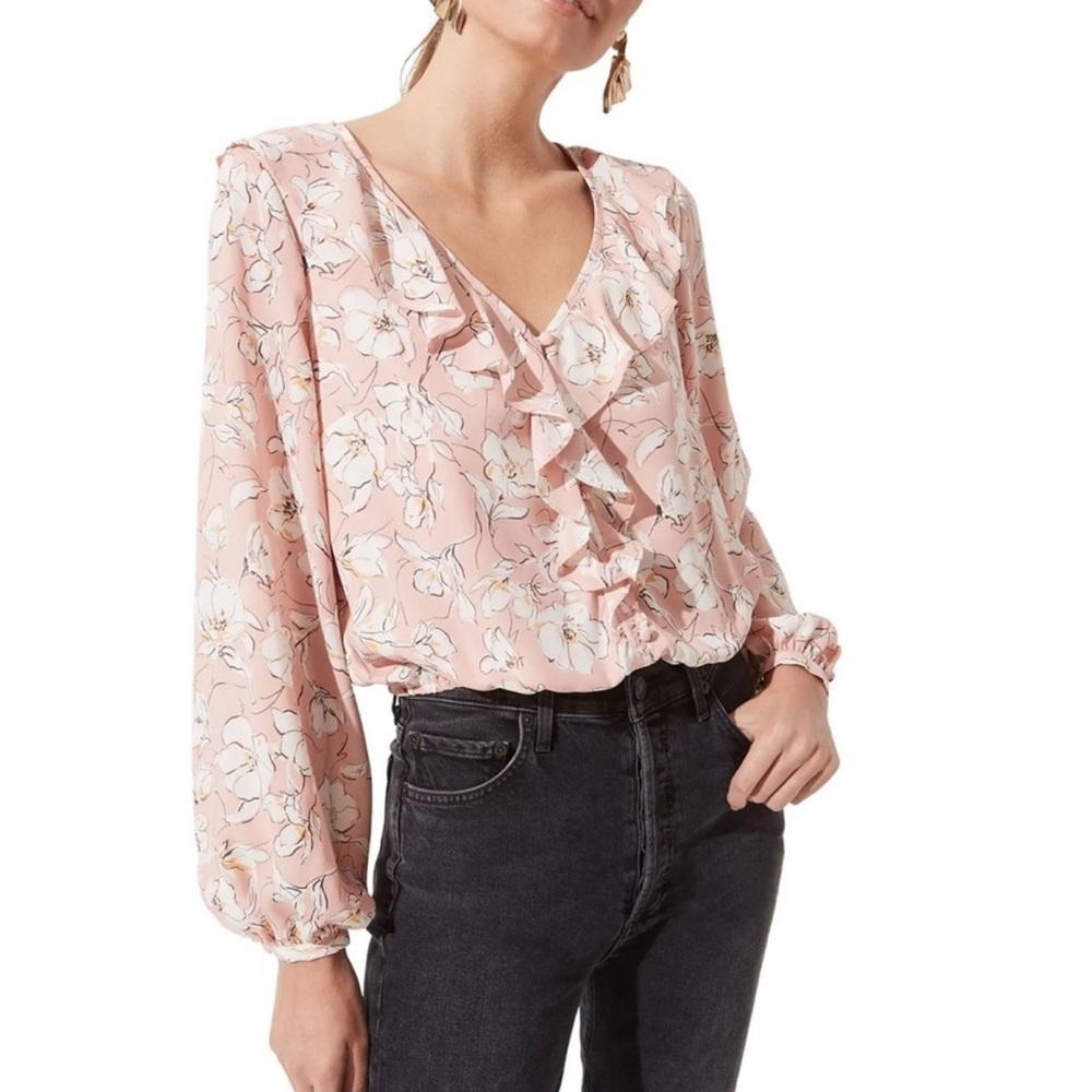 ASTR The Label Pink Floral Ruffle Blouse Button Blush Going Out Business Casual